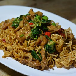 ผัดมาม่าขี้เมาไก่ + น้ำเก๊กฮวย