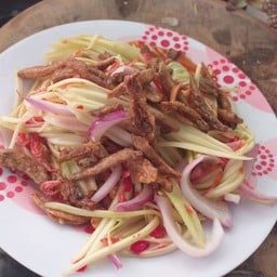 ยำมะม่วงปลากรอบ