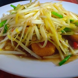 กุ้ยช่ายขาวผัดเต้าหู้