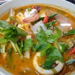 ต้มยำกุ้งหมึกน้ําข้นถ้วย