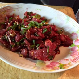 ก้อยเนื้อวัวดิบขม