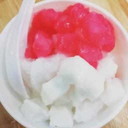 ทับทิมกรอบมะพร้าวกะทิ พร้อมน้ำกะทิ