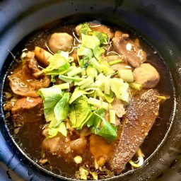 ก๋วยเตี๋ยวเนื้อตุ๋น ตลาดนัดท้ายเรือ