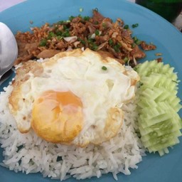 ข้าวหมูนุ่มทอดกระเทียม