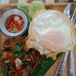 ข้าวกะเพราเนื้อ