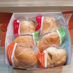ขนมปังรวม (หมูแดง2 ชิ้น,แฮมหยอง2 ชิ้น,สังขยา2 ชิ้น)