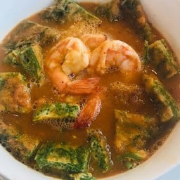 แกงส้มชะอมทอดกุ้งสด