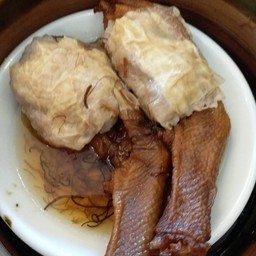 ขาเป็ดยัดไส้กุ้งนึ่ง