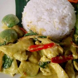 พริกแกงเขียวหวานหมูชิ้นราดข้าวคะ