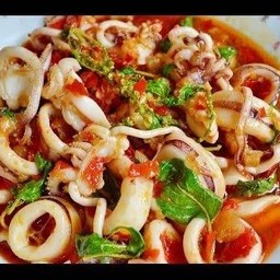 ผัดพริกแกงปลาหมึก