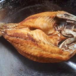 ปลากะพงทอดน้ำปลา ราดพริก แล้วแต่เลือก