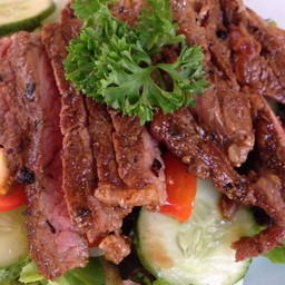 สลัดเนื้อย่าง