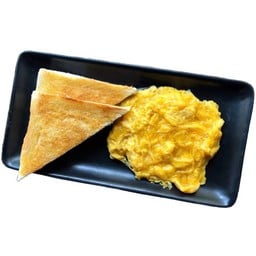 Scrambled Eggs With Bread