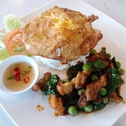 ข้าวผัดพริกแกง