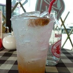 น้ำบ๊วยโซดา