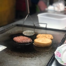 ร้านเบอร์เกอร์หัวมุม