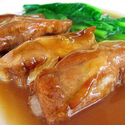 ซี่โครงหมูอบยอดผัก