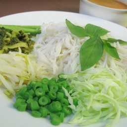 ขนมจีนน้ำยาปลาช่อน