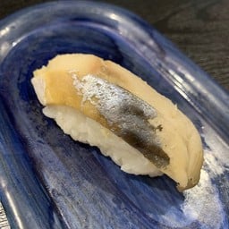 64). ซูชิปลาซาบะ  3  คำ