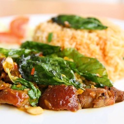 ข้าวผัดมันปูเป็ดกระเพรากรอบ