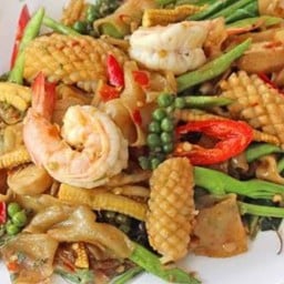 เส้น เส้น ผัดขี้เมา