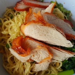 บะหมี่ หมูแดง แห้ง