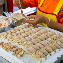 เกี๊ยวกุ้งลวกจิ้ม (50 บาท)