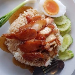 ข้าวหมูแดง หมูกรอบ กุนเชียง 