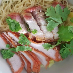 บะหมี่ หมูแดง หมูกรอบ แห้ง