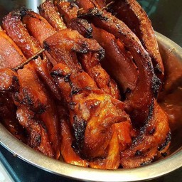 หมูแดงล้วน กับข้าว