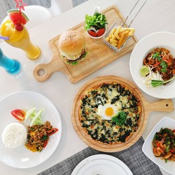 Bird Of Paradise Springfield village golf and spa