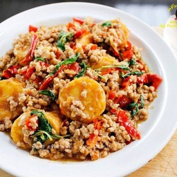 กะเพราเต้าหู้หมูสับราดข้าว