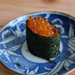 ซูชิไข่แซลมอน