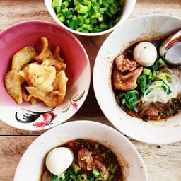 ก๋วยเตี๋ยวเรือลอยลำ อร่อยที่สุดในโลก ตลาดรามอินทรา กม.2