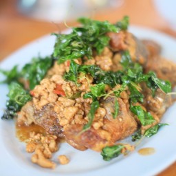 ไข่เยี่ยวม้ากะเพรากรอบ