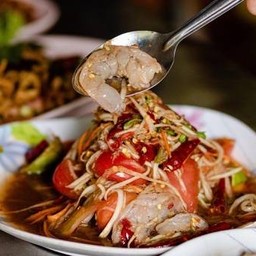 เปี๊ยกส้มตำไก่ย่างหนังกรอบ