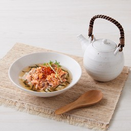 Grilled Salmon & Ikura (247.6 Kcal)