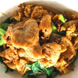 เส้นใหญ่ผัดซีอิ๊วหมู