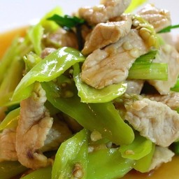 หมูผัดพริกหยวกกับข้าว