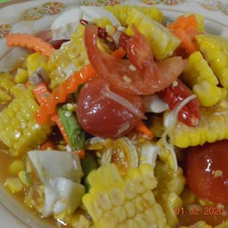 ส้มตำข้าวโพดไข่เค็ม