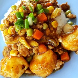 เต้าหู้ทรงเครื่องราดข้าว