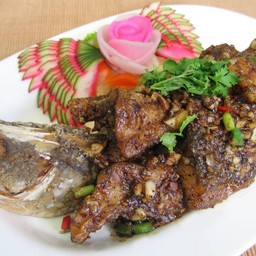 ปลากระพงผัดพริกไทยดำ