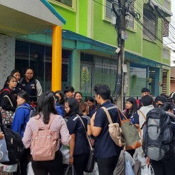 ทางเข้าตึก