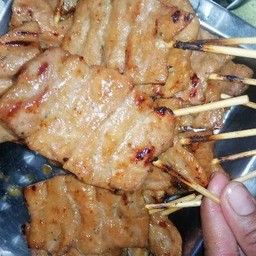 หมูปิ้งไร้มัน..พี่ป้อมคนสวย