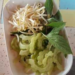 ก๋วยเตี๋ยวไก่มะระ