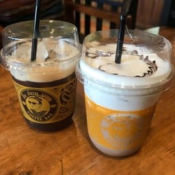 ต๊ะต่อนยอน Coffee Bar ปั๊มเอสโซ่ ดอยหล่อ
