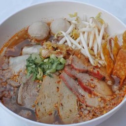 ก๋วยเตี๋ยวอ้วนกลมต้มยำ