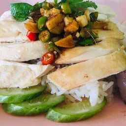 ข้าวมันไก่ดำเนินจ๋า