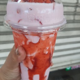 สตอเบอร์รี่ปั่นนมสด