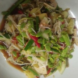 ยำขนมจีน